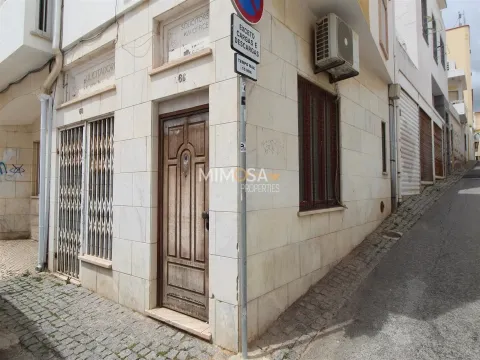 78 m² shop ready to use in the historic centre of Lagos