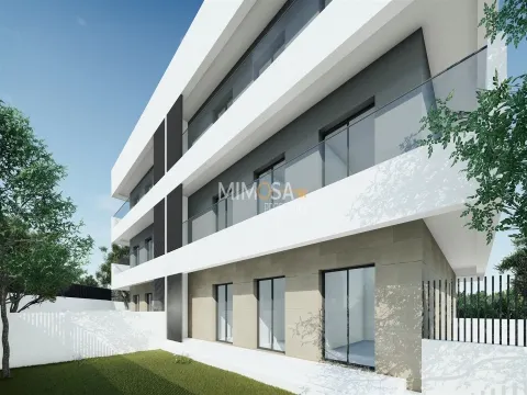 Appartement met 3 suites en prachtig uitzicht in Mexilhoeira