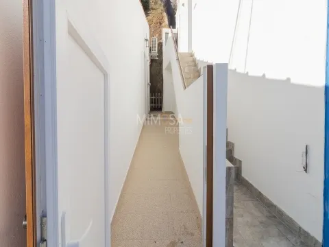 Moradia T2 integralmente remodelada em 2025 no centro de Aljezur