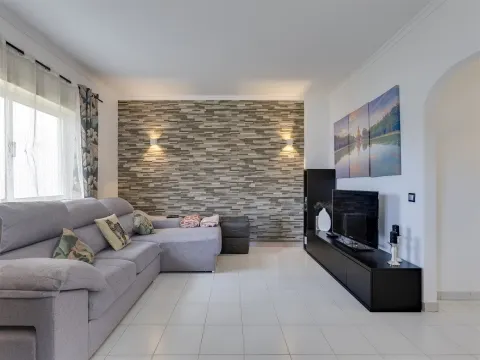 Apartamento T1 remodelado na praia da Salema, Algarve