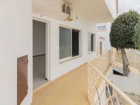 Espaço Comercial em Localização Estratégica no Centro de Lagos