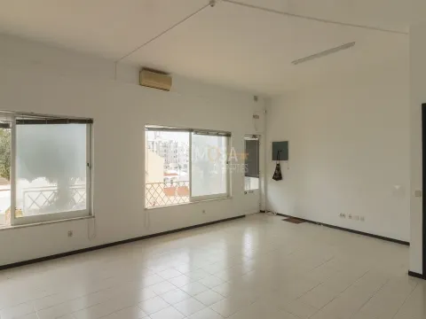 Espaço Comercial em Localização Estratégica no Centro de Lagos