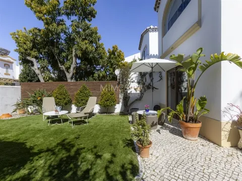 Moradia T3 com Jardim Privado em Localização Central de Lagos
