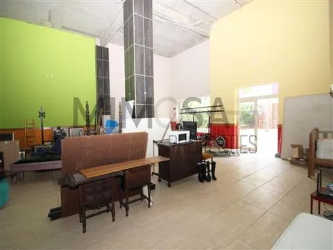 Large and affordable restaurant in the center of Ferragudo