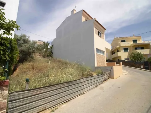 Plot for housing construction in Mexilhoeira da Carregação.