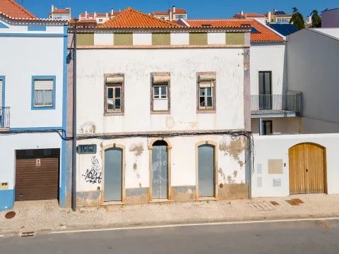 Casa tradizionale a Ferragudo con ARU: opportunità riabilitativa.