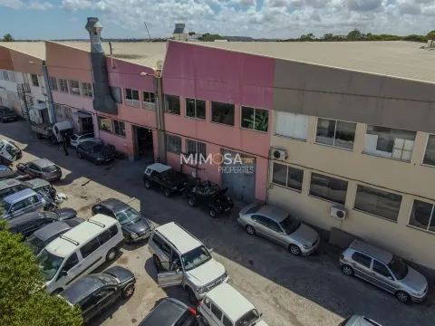 Almacén de 2 plantas en la Zona Industrial de Lagos