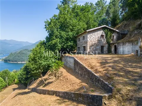 Moradia Rústica V3 (250m2) c/ vista rio - Caniçada, Gerês