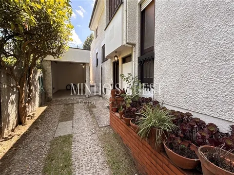 Moradia T4 + Escritório c/ Garagem (pronta habitar) - Braga Centro