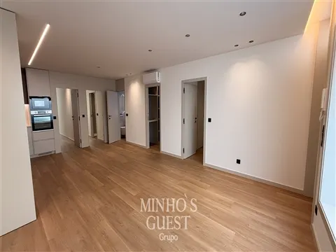 Apartamento T3 (95m2) c/ AC e garagem fechada - São Vicente, Braga