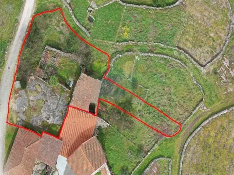Moradia em ruínas para reconstrução em Vilares - Murça