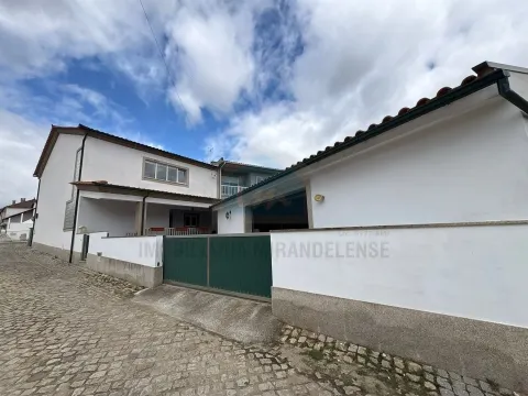 Moradia T3 Geminada com 3 Suítes, a 2km de Mirandela