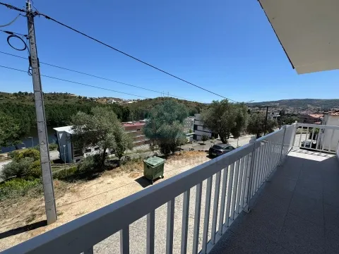 Apartamento mobilado e equipado, com vistas desafogadas para a Zona Verde de Mirandela