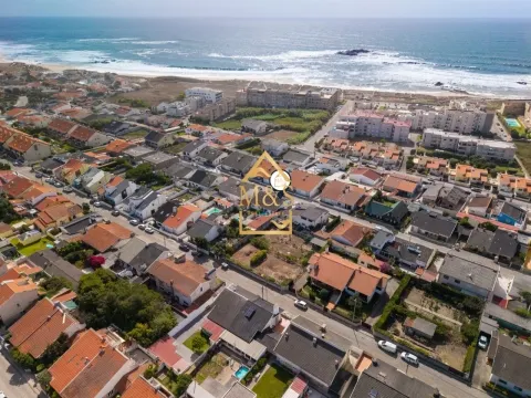 Moradia térrea, T3+1, terraço, sotão, garagem box 5 carros, 500MTS da  praia, Vila do Conde
