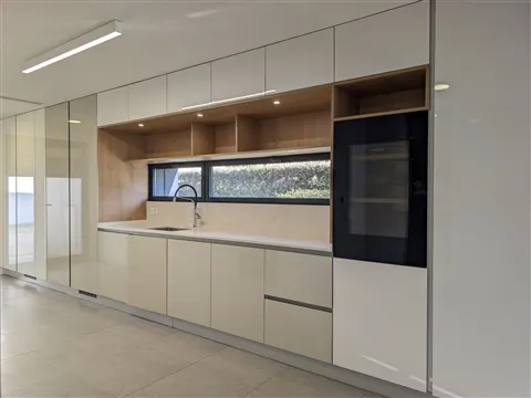 Moradia T4 de Luxo em Miramar - Condomínio Privado com Piscina, Ginásio e Jardim