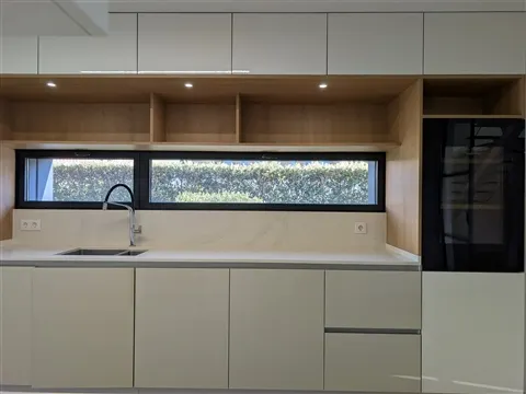 Moradia T4 de Luxo em Miramar - Condomínio Privado com Piscina, Ginásio e Jardim