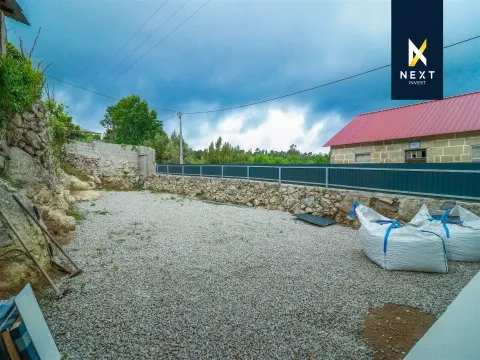 Moradia T3 geminada com terreno em Viseu