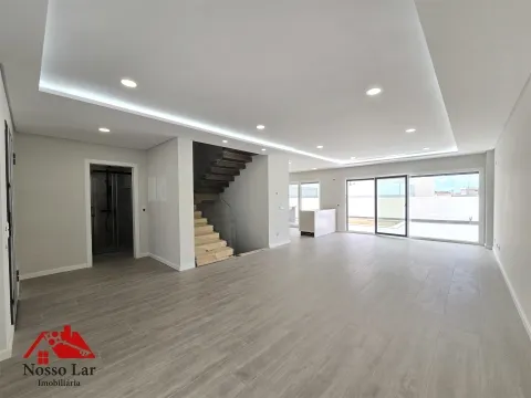 Fantástica Moradia T4 de Luxo com piscina e garagem em Alcochete