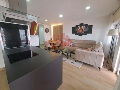 Excelente apartamento com 2 terraços na Av. Luísa Todi