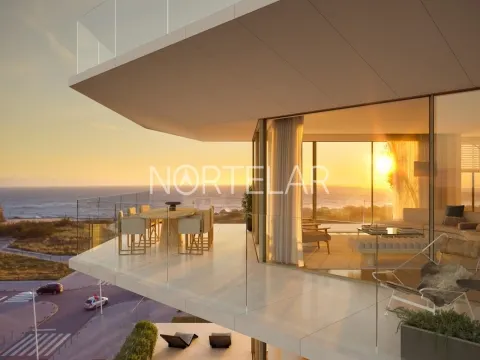 T3 com varanda ampla e suíte, junto ao mar