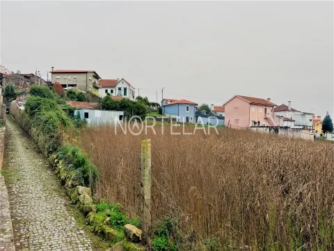 Terreno 3.280 m² com parecer para 14 moradias – Trofa