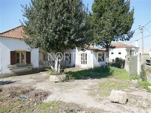 Terreno com Moradia e PIP Aprovado – Ribeirão, Famalicão