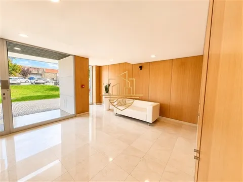 Apartamento T4 à venda na Rua Manuel Dias da Fonseca - Vista Mar
