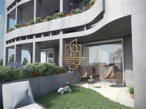 CASAS GARCIA DE ORTA 456 — T3 avec balcon et deux places de stationnement à Porto