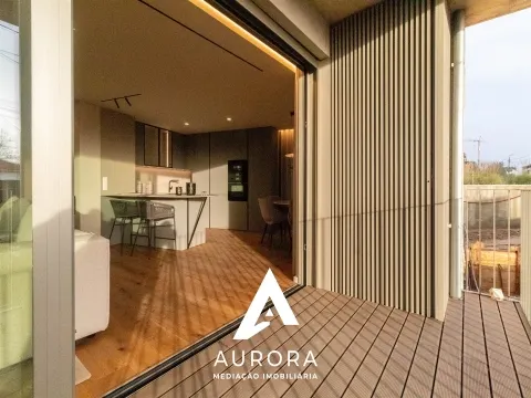 Apartamento T3 - Sul - Terraço + Varanda - Box 2 carros