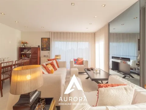 Apartamento T4 útlimo Piso Praia São Félix da Marinha como NOVO