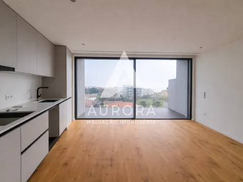 Apartamento T2 último piso - Vista mar - Varanda Sul - 3 Lugares de garagem + Arrumos