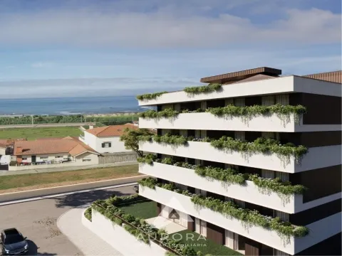 Apartamento T3 - Terraço + varandas + 2 lugar de garagem + arrumos 