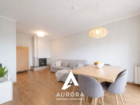 Apartamento T2 no 1.º Andar | Garagem | Varandas | A 5 Minutos de Espinho