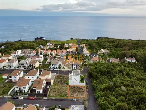Terreno para construção em Rosto do Cão (Livramento)