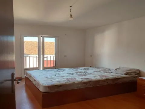 Moradia T4 à venda no centro de Ouca ( Vagos )