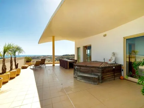 Superbe Penthouse avec vue sur la mer