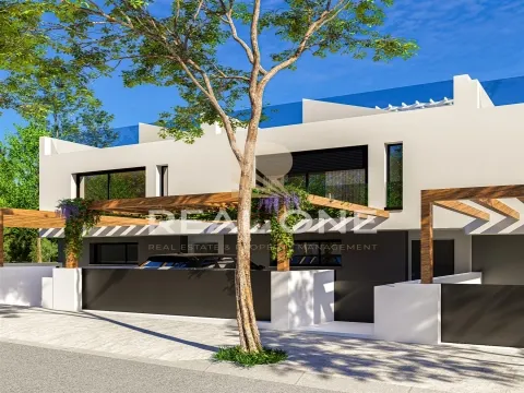 Villa de 4 dormitorios con piscina privada en Nueva Urbanización de lujo, Montenegro