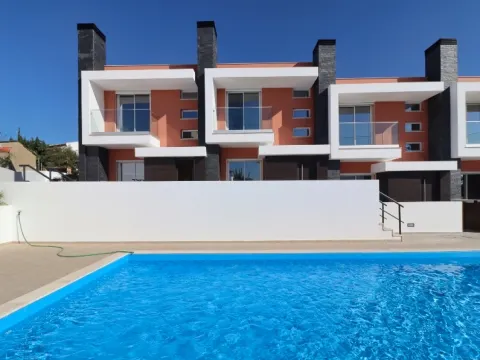 New 2 bedroom villa in Condominium with Pool – Albufeira