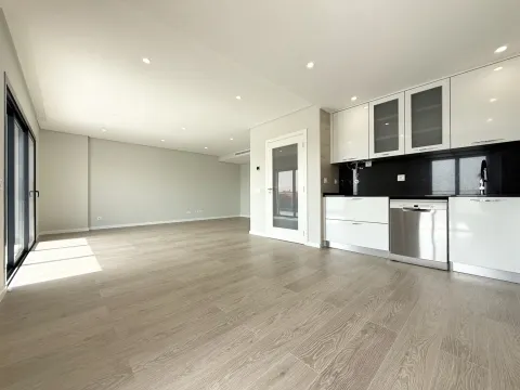 Modern 3 Bedroom Apartment in Gambelas - Faro