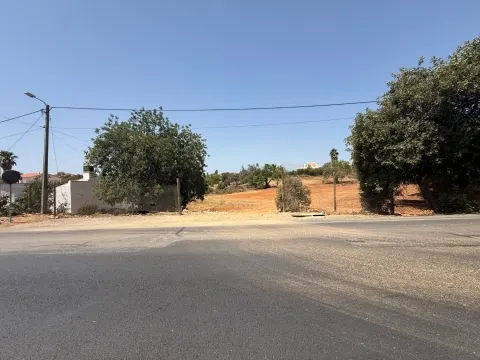 Terrain de 3 930 m2, à Albufeira