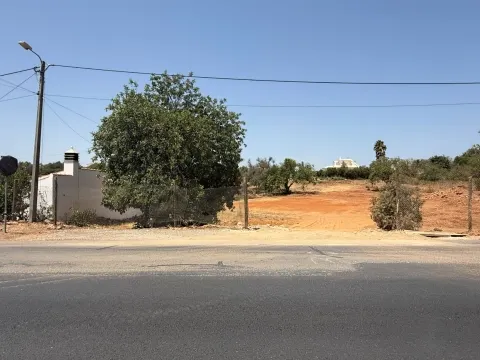 Terrain de 3 930 m2, à Albufeira
