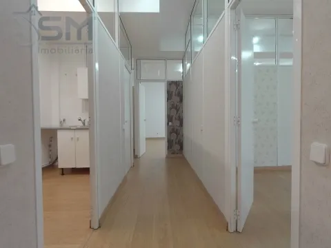 Shop with 110m² divided into 4 rooms, prepared for various activities