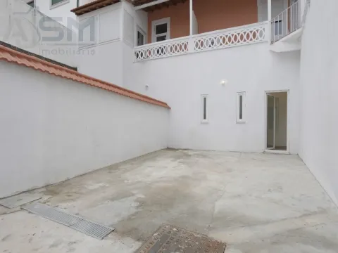 Apartamento T2 todo renovado com um excelente terraço