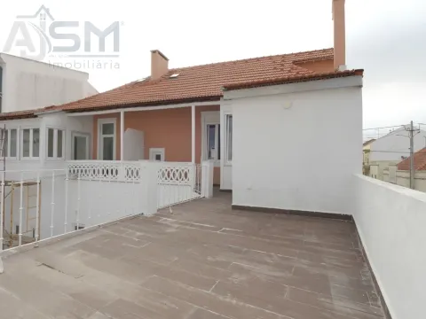 Apartamento T2+1 com suíte todo renovado com um excelente terraço