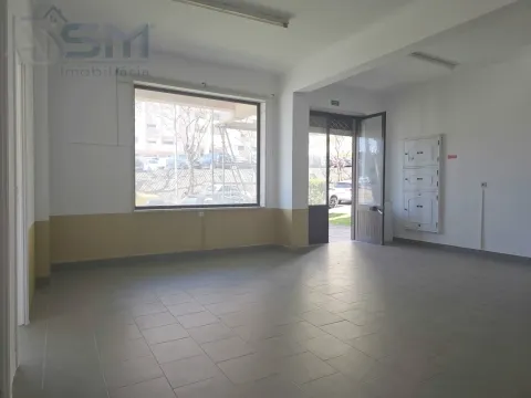 Ampla loja de 70m² em zona central de São Marcos com 3 ambientes