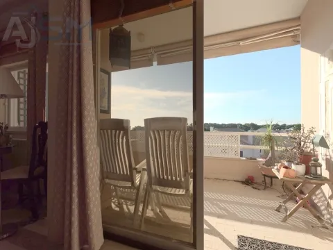 Apartamento T4 transformado em T2 com garagem box de 70m² em zona privilegiada de Cascais