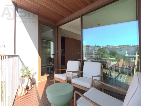 Appartement T3 moderne et récent, avec suite et garage, au cœur d’un quartier privilégié de Lisbonne