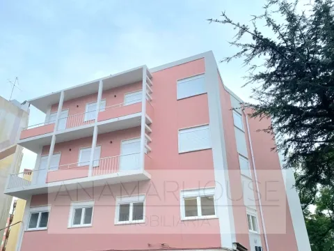 T1 Novo com Terraço | Prédio Reabilitado | Próximo da Estação da Amadora