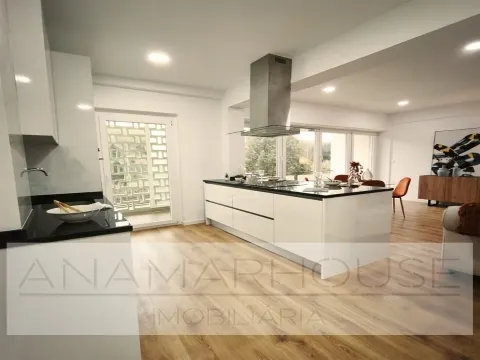 T3 Totalmente Remodelado com Home Staging | Varanda 10m² | Excelente Luminosidade-Benfica-Lisboa