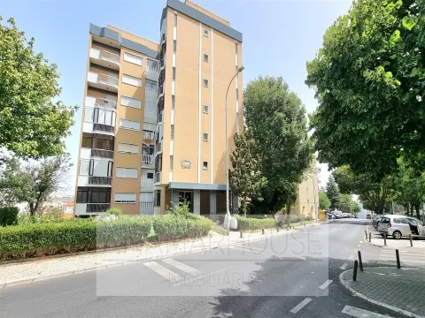 T2 na Reboleira pronto a habitar, Águas Livres, Amadora, Lisboa